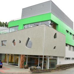 V Táboře otevřeli budovu "Nové psychiatrie". Hejtmanka Stráská přestřihla pásku.