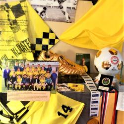 Hejtmanka Stráská a její náměstek Hroch zahajovali výstavu 100 let milevského fotbalu. Ta nabízí například i zlatou kopačku Jana Kollera