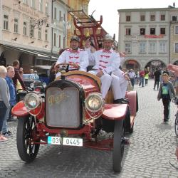 Hejtmanka Ivana Stráská odstartovala 50. ročník Veteran Rallye Křivonoska.