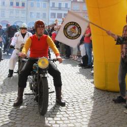 Hejtmanka Ivana Stráská odstartovala 50. ročník Veteran Rallye Křivonoska.