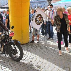 Hejtmanka Ivana Stráská odstartovala 50. ročník Veteran Rallye Křivonoska.