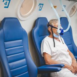 Novou hyperbarickou (přetlakovou) komorou disponuje Nemocnice České Budějovice, a.s. Na jihu Čech ji k léčbě používá jako jediná nemocnice, tudíž slouží v případě potřeby všem pacientům z celého Jihočeského kraje. Je součástí přístrojového vybavení Traumacentra.