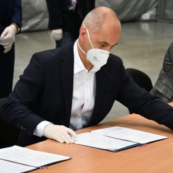Podpis koaliční smlouvy: Martin Kuba.