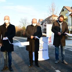 Téměř o měsíc dřív, než bylo plánováno se otevírá pro veškerou dopravu Plavská ulice, která byla v úseku mezi Novým Roudným a Jaselskou ulicí uzavřena od 19. května. Pásku nového úseku přestřihli v úterý 1. prosince v osm hodin ráno hejtman Jihočeského kraje Martin Kuba, primátor statutárního města České Budějovice Jiří Svoboda a vedoucí provozní jednotky firmy STRABAG a.s. Lukáš Babka. 