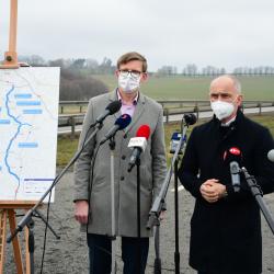 Jihočeský kraj si už konečně zaslouží dálniční propojení s Prahou. Na tomto společném stanovisku se shodli jihočeský hejtman Martin Kuba a náměstek středočeské hejtmanky pro dopravu Martin Kupka.