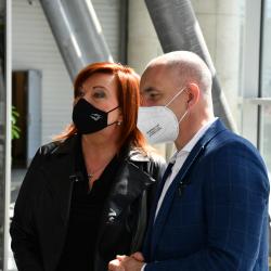 Hejtman Kuba provedl ministryni financí Schillerovou českobudějovickým OČKEM.