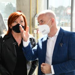 Hejtman Kuba provedl ministryni financí Schillerovou českobudějovickým OČKEM.