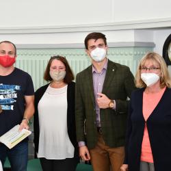 Největšího meziročního nárůstu v první kategorii – o 179 procent - dosáhla Horní Planá (2079 obyvatel). Kromě sošky Elektrooskara za to získala odměnu ve výši 10 000 korun.