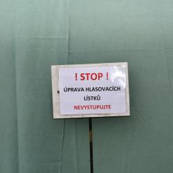 Krajský úřad Jihočeského kraje určil místa pro voliče, kteří se chtějí zúčastnit nadcházejících voleb do Poslanecké sněmovny, ale jsou kvůli nemoci covid-19 v karanténě nebo v izolaci. Takzvaná drive-in volební stanoviště zajišťuje ze zákona krajský úřad společně s Armádou ČR, aby i tito občané mohli svobodně hlasovat. 