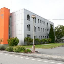 Volební stanoviště v Jihočeském kraji jsou zřízena v okresních městech, a to pokaždé v místě, kde sídlí Správa a údržba silnic, tedy krajem zřizovaná organizace, u které je možná dobrá dopravní přístupnost vlastním autem či motocyklem.