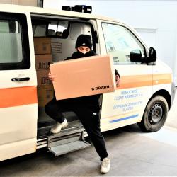 převzetí zdravotnického materiálu od jihočeských nemocnic
