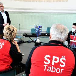 Republikové finále Středoškolského atletického poháru patřilo hochům z táborské Střední průmyslové školy strojní a stavební. Mladé sportovce na Krajském úřadu Jihočeského kraje přivítal náměstek hejtmana pro školství Pavel Klíma.