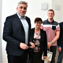 Devět vítězů soutěžního kvízu Plus v rámci projektu „Kraje pro bezpečný internet“ (KPBI) ocenil náměstek hejtmana pro školství Pavel Klíma.