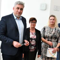 Devět vítězů soutěžního kvízu Plus v rámci projektu „Kraje pro bezpečný internet“ (KPBI) ocenil náměstek hejtmana pro školství Pavel Klíma.