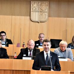 Ukrajinský velvyslanec Perebyjnis při svém projevu před zastupiteli Jihočeského kraje.