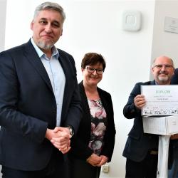 Devět vítězů soutěžního kvízu Plus v rámci projektu „Kraje pro bezpečný internet“ (KPBI) ocenil náměstek hejtmana pro školství Pavel Klíma.