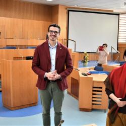 Osvědčení o absolutoriu předal 12 studentům Virtuální univerzity třetího věku první náměstek hejtmana František Talíř. Jihočeský kraj jim k tomuto slavnostnímu aktu propůjčil sál zastupitelstva. 