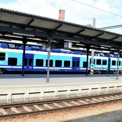 Z českobudějovického nádraží dnes vyjely do čtyř směrů nové vlaky RegioPanter a symbolicky tak odstartovaly novou éru železniční dopravy na jihu Čech. V Jihočeském kraji totiž bude jezdit deset zbrusu nových elektrických jednotek RegioPanter. 