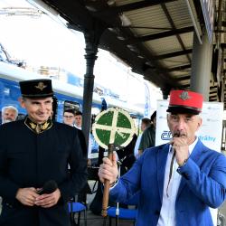 Z českobudějovického nádraží dnes vyjely do čtyř směrů nové vlaky RegioPanter a symbolicky tak odstartovaly novou éru železniční dopravy na jihu Čech. V Jihočeském kraji totiž bude jezdit deset zbrusu nových elektrických jednotek RegioPanter. 