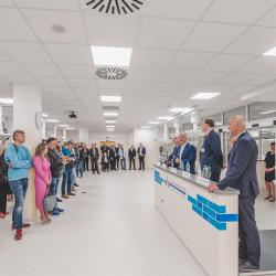 Nemocnice České Budějovice, a.s. v pátek 10. června slavnostně otevřela nové centrální operační sály a novou centrální sterilizaci.