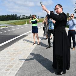 tavbě požehnal jindřichohradecký farář Miroslav Štrunc.