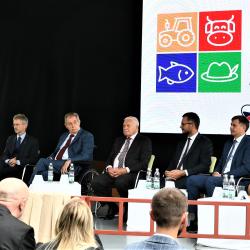 Ve čtvrtek 25. srpna začala na Výstavišti České Budějovice tradiční výstava Země živitelka. Hejtman Jihočeského kraje Martin Kuba při této příležitosti přivítal také prezidenta České republiky Miloše Zemana.