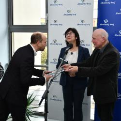 V hlavní budově Krajského úřadu v Českých Budějovicích se ve čtvrtek 2. února 2023 uskutečnil křest knihy JIHOČESKÉ OSOBNOSTI (známé a méně známé) – Oživování kulturní historie autorů Bohumila Ždichynce a Vladimíra Novotného. 