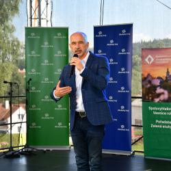Hejtman Kuba: jihočeská vesnice je fenomén! Doudleby obdržely svou Zlatou stuhu a řádně to oslavily.