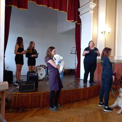 Benefiční koncert pro Hafíka na Gymnáziu Prachatice.