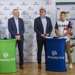 Nový maskot se představil hejtmanu Kubovi a dalším