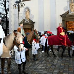 Koledníci přinášejí pokoj, naději a radost. Začala Tříkrálová sbírka.