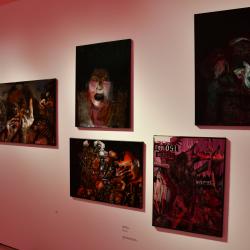Alšova jihočeská galerie zahájila novou výstavní sezonu v Zámecké jízdárně v Hluboké nad Vltavou projektem „Oko, za oko, zub za zub!“ slovenského umělce Martina Gerboce.