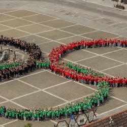 Náměstí Přemysla Otakara II. se proměnilo v obří olympijské kruhy (foto: Aleš Motejl / Art4Promotion)