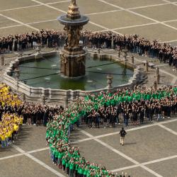 Náměstí Přemysla Otakara II. se proměnilo v obří olympijské kruhy (foto: Aleš Motejl / Art4Promotion)