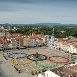 Náměstí Přemysla Otakara II. se proměnilo v obří olympijské kruhy (foto: Aleš Motejl / Art4Promotion)