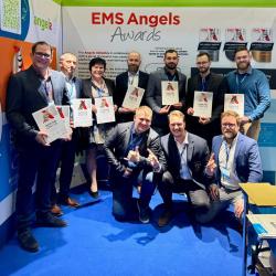 V letošním roce se Zdravotnická záchranná služba JčK opět stala hrdými držitelem diamantového statusu EMS Angels Awards 2024. Tímto oceněním jsou vyznamenáni nejlepší poskytovatelé přednemocniční péče o pacienty s mozkovou mrtvicí po celém světě. Cenu za Zdravotnickou záchrannou službu JčK převzal vedoucí Vzdělávacího a výcvikového střediska Michal Rozum.