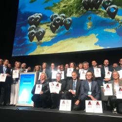 V letošním roce se Zdravotnická záchranná služba JčK opět stala hrdými držitelem diamantového statusu EMS Angels Awards 2024. Tímto oceněním jsou vyznamenáni nejlepší poskytovatelé přednemocniční péče o pacienty s mozkovou mrtvicí po celém světě. Cenu za Zdravotnickou záchrannou službu JčK převzal vedoucí Vzdělávacího a výcvikového střediska Michal Rozum.