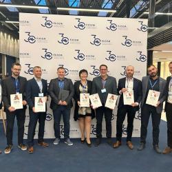 V letošním roce se Zdravotnická záchranná služba JčK opět stala hrdými držitelem diamantového statusu EMS Angels Awards 2024. Tímto oceněním jsou vyznamenáni nejlepší poskytovatelé přednemocniční péče o pacienty s mozkovou mrtvicí po celém světě. Cenu za Zdravotnickou záchrannou službu JčK převzal vedoucí Vzdělávacího a výcvikového střediska Michal Rozum.
