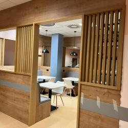 Táborská porodnice opět zlepšuje služby pro své rodičky. Podle architektonického návrhu vybudovala nový jídelní kout přímo na porodní stanici. Cílem je poskytnout maminkám a jejich rodinám komfortní prostředí, kde mohou společně trávit čas, relaxovat a dát si něco dobrého.