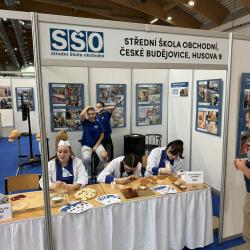 Od 7. do 9. listopadu se na českobudějovickém výstavišti koná tradiční výstava Vzdělání a řemeslo 2024. Třídenní akce je určena nejen pro budoucí středoškoláky, ale také pro zájemce o studium na vysoké škole.