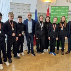 Hejtman Kuba a náměstek Štojdl ocenili medailisty z her XI. zimní olympiády dětí a mládeže ČR.