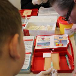 Nemocnice Prachatice, a.s. uspořádala ve spolupráci s Jihočeskou hospodářskou komorou a s prachatickým detašovaným pracovištěm SZŠ a VOŠ České Budějovice akci pro žáky prachatických základních škol, na které si mohli vyzkoušet své možné budoucí povolání zdravotníka. 