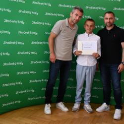 Náměstek Štojdl pogratuloval fotbalovým nadějím z Akademie Dynama, které zazářily doma i v zahraničí.