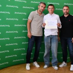 Náměstek Štojdl pogratuloval fotbalovým nadějím z Akademie Dynama, které zazářily doma i v zahraničí.
