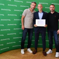 Náměstek Štojdl pogratuloval fotbalovým nadějím z Akademie Dynama, které zazářily doma i v zahraničí.