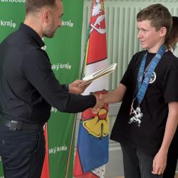 Za mimořádný úspěch přijal tým na Krajském úřadu Jihočeského kraje náměstek hejtmana pro školství a sport David Štojdl, který dětem, trenérce i rodičům osobně poděkoval a předal pamětní certifikáty. Pak celý oddíl pozval na pořádný steak!