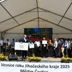 Čestice převzaly Zlatou stuhu pro Vesnici roku Jihočeského kraje 2025.