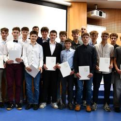 Jihočeský kraj pokračuje v tradici oceňování mladých sportovních talentů, kteří reprezentují region na republikové i mezinárodní úrovni. Na krajském úřadě v Českých Budějovicích byli přijati sportovci z různých disciplín – házenkářky a házenkáři, boxeři a reprezentantka v bezmotorovém létání.