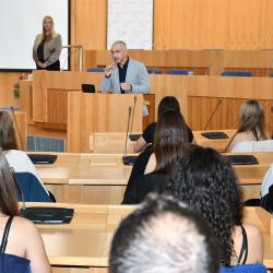 Jihočeský kraj pokračuje v tradici oceňování mladých sportovních talentů, kteří reprezentují region na republikové i mezinárodní úrovni. Na krajském úřadě v Českých Budějovicích byli přijati sportovci z různých disciplín – házenkářky a házenkáři, boxeři a reprezentantka v bezmotorovém létání.