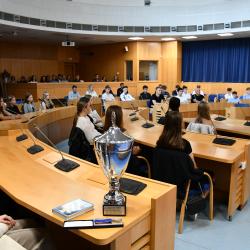 Jihočeský kraj pokračuje v tradici oceňování mladých sportovních talentů, kteří reprezentují region na republikové i mezinárodní úrovni. Na krajském úřadě v Českých Budějovicích byli přijati sportovci z různých disciplín – házenkářky a házenkáři, boxeři a reprezentantka v bezmotorovém létání.